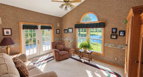 2548 Glenshire Circle Uniontown OH 44685