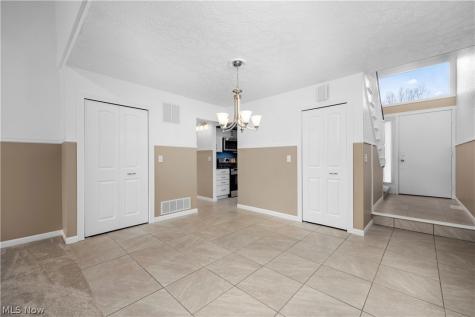 4559 Oakhill Boulevard Lorain OH 44053