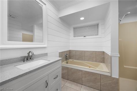 4559 Oakhill Boulevard Lorain OH 44053