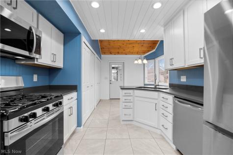 4559 Oakhill Boulevard Lorain OH 44053