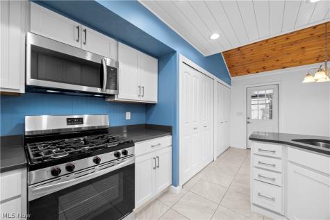 4559 Oakhill Boulevard Lorain OH 44053