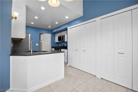 4559 Oakhill Boulevard Lorain OH 44053