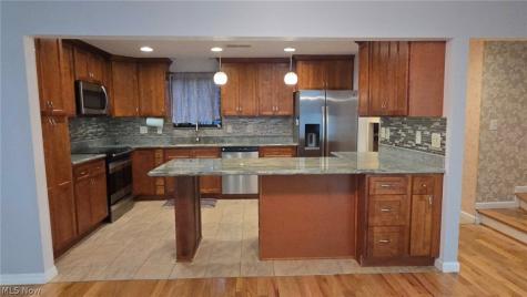 7381 Pine Ridge Court Middleburg Heights OH 44130