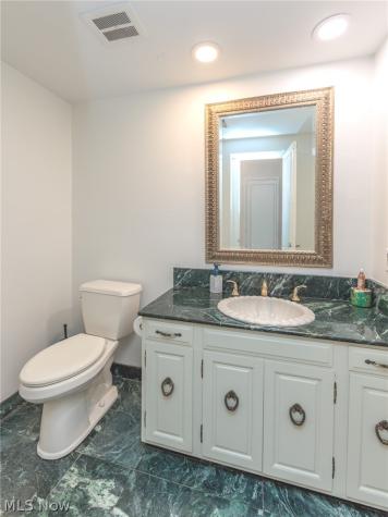 2112 Acacia Park Drive Lyndhurst OH 44124