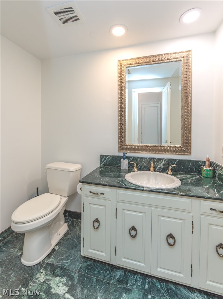 2112 Acacia Park Drive Lyndhurst OH 44124
