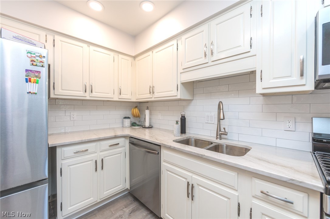 2112 Acacia Park Drive Lyndhurst OH 44124