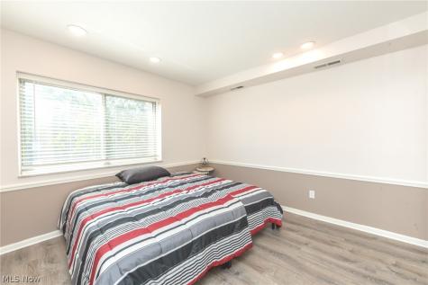 2112 Acacia Park Drive Lyndhurst OH 44124