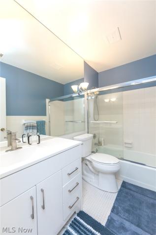 2112 Acacia Park Drive Lyndhurst OH 44124
