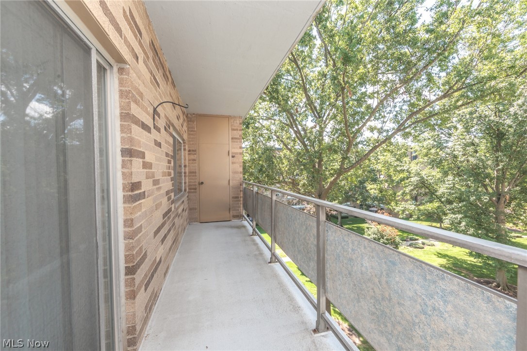 2112 Acacia Park Drive Lyndhurst OH 44124