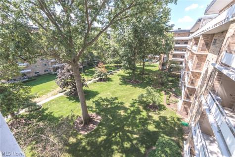 2112 Acacia Park Drive Lyndhurst OH 44124