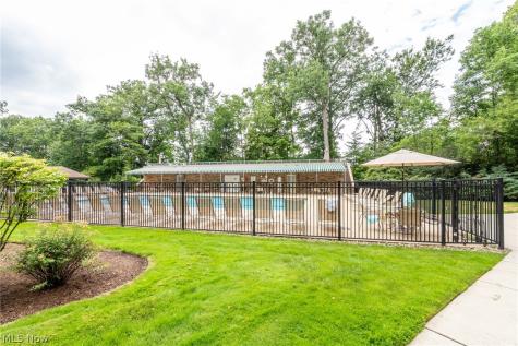 2112 Acacia Park Drive Lyndhurst OH 44124