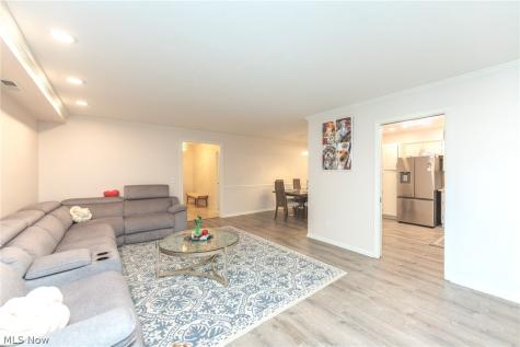 2112 Acacia Park Drive Lyndhurst OH 44124