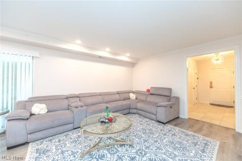 2112 Acacia Park Drive Lyndhurst OH 44124