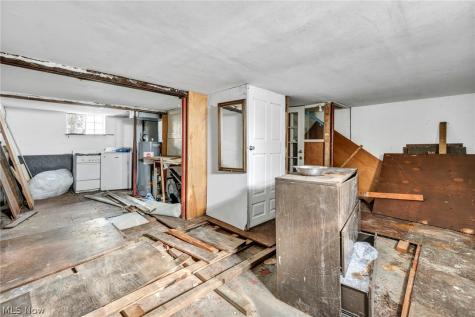 8 Anaconda Road Akron OH 44310