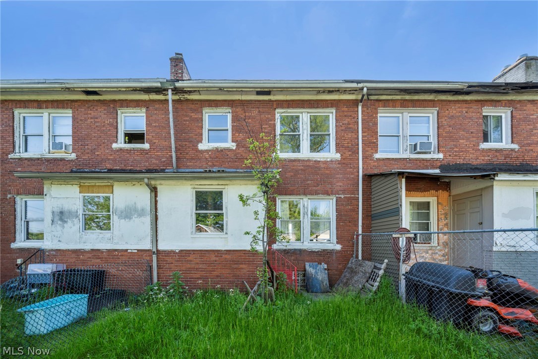 8 Anaconda Road Akron OH 44310