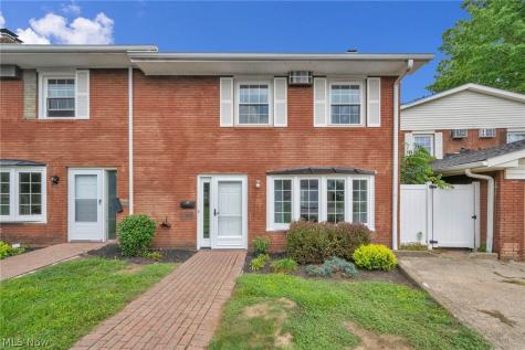 11 Meadowlawn Drive Mentor OH 44060