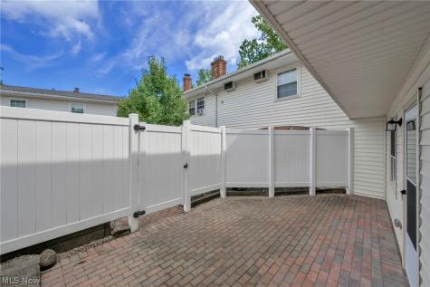 11 Meadowlawn Drive Mentor OH 44060