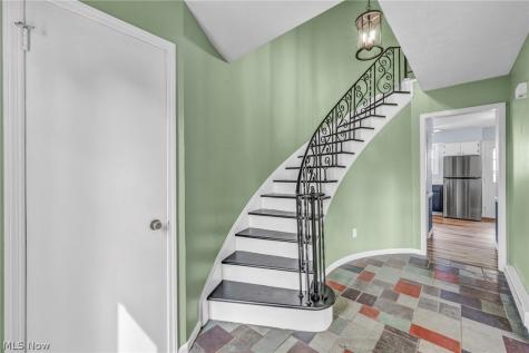 11 Meadowlawn Drive Mentor OH 44060