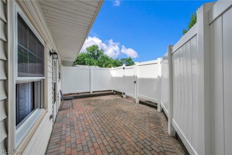 11 Meadowlawn Drive Mentor OH 44060