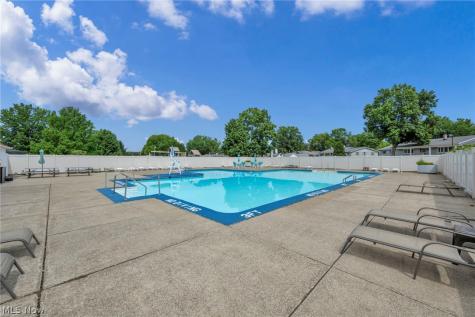 11 Meadowlawn Drive Mentor OH 44060