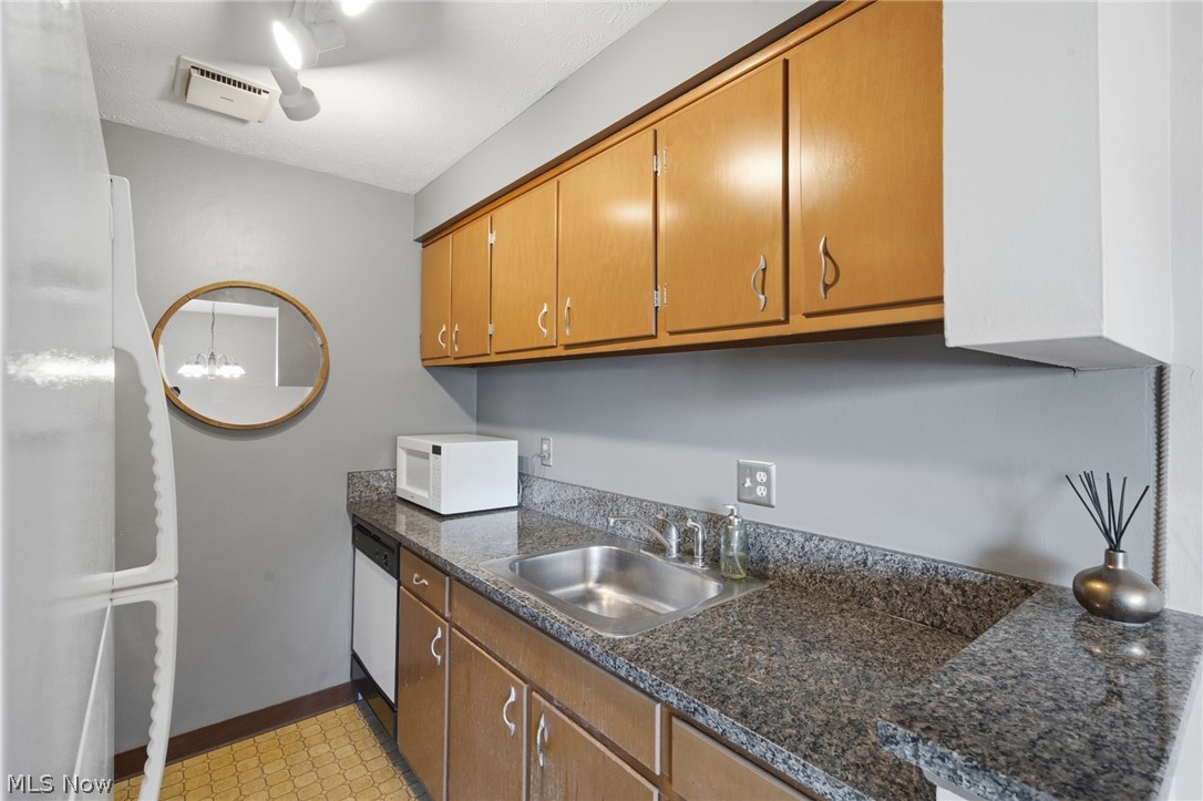 14567 Madison Avenue Lakewood OH 44107