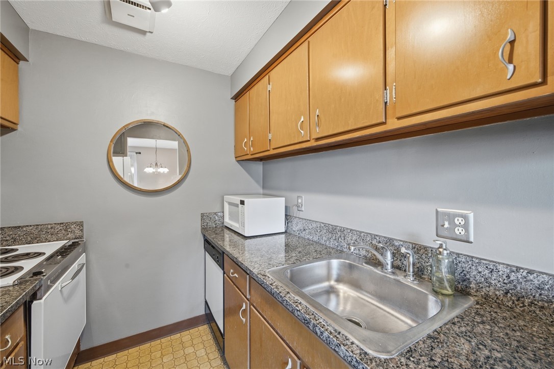 14567 Madison Avenue Lakewood OH 44107