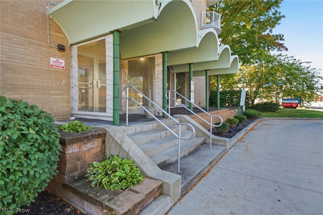14567 Madison Avenue Lakewood OH 44107