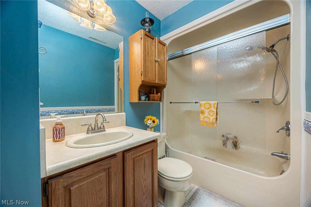 16 Acorn Lane Coshocton OH 43812