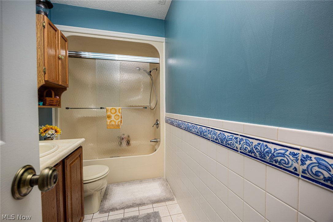 16 Acorn Lane Coshocton OH 43812