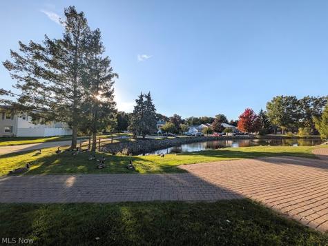4 Meadowlawn Drive Mentor OH 44060