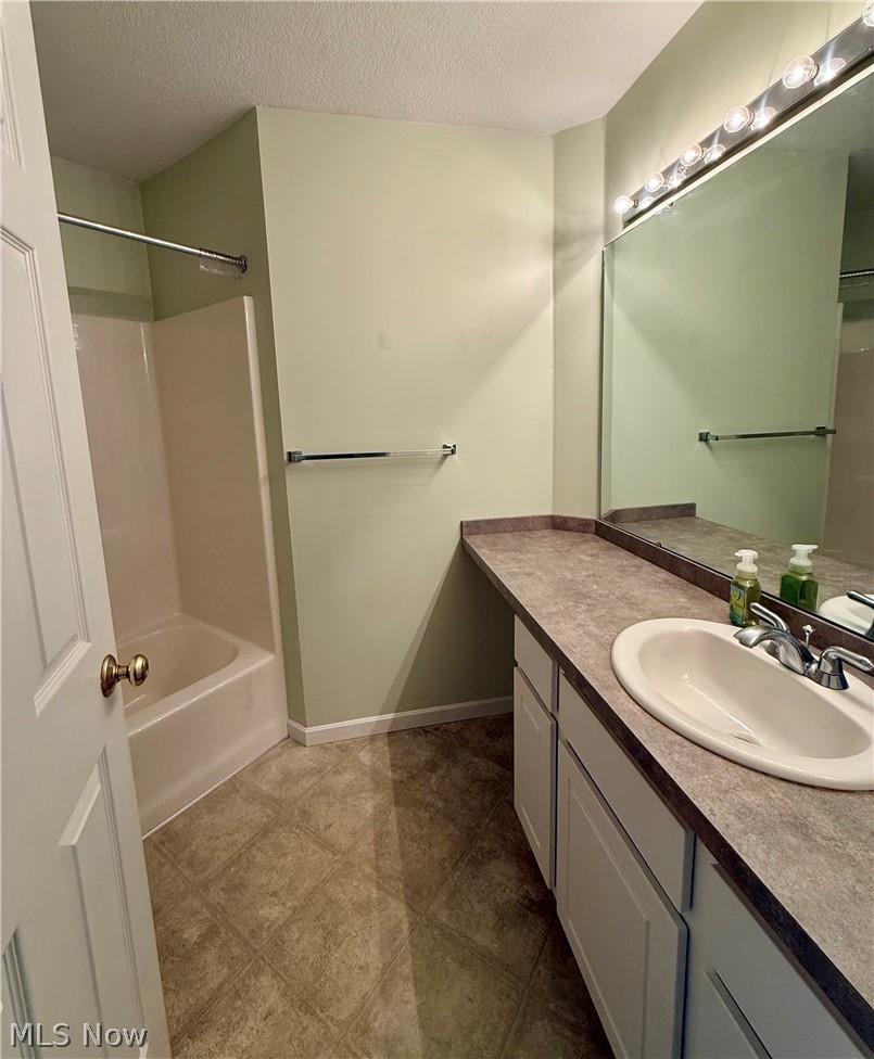 156 Spinnaker Drive Columbiana OH 44408