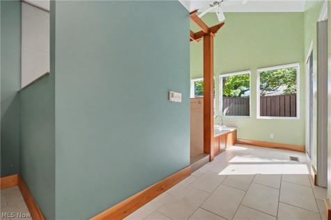 755-27 Windward Drive Aurora OH 44202