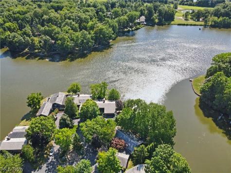 755-27 Windward Drive Aurora OH 44202