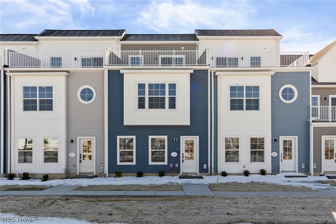 453 Harbor Lane Lorain OH 44052