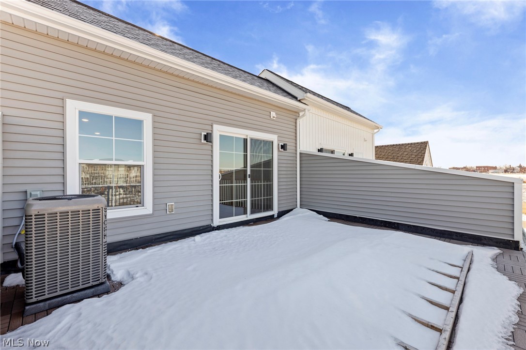 453 Harbor Lane Lorain OH 44052