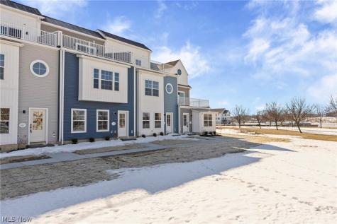 453 Harbor Lane Lorain OH 44052