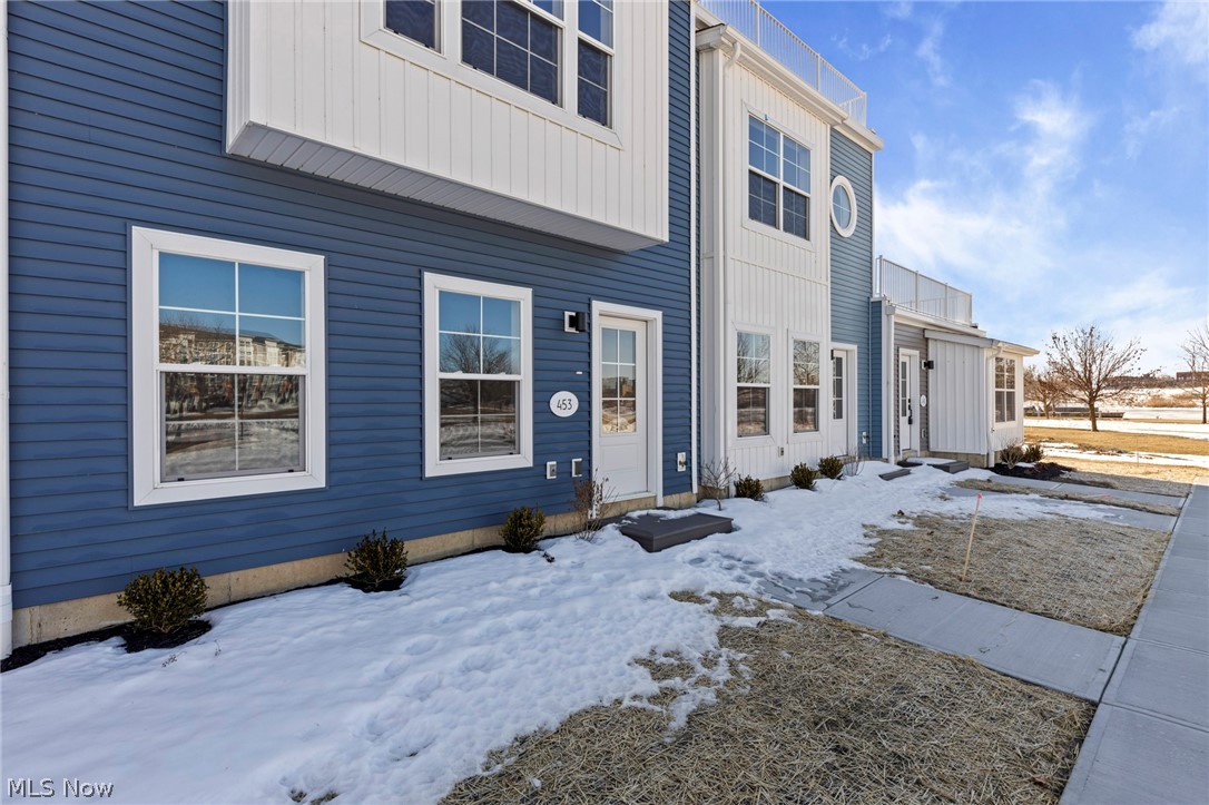 453 Harbor Lane Lorain OH 44052