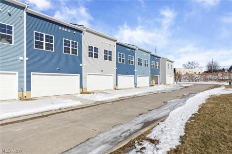 453 Harbor Lane Lorain OH 44052