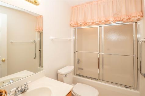 1643 Southpointe Circle NE Canton OH 44714