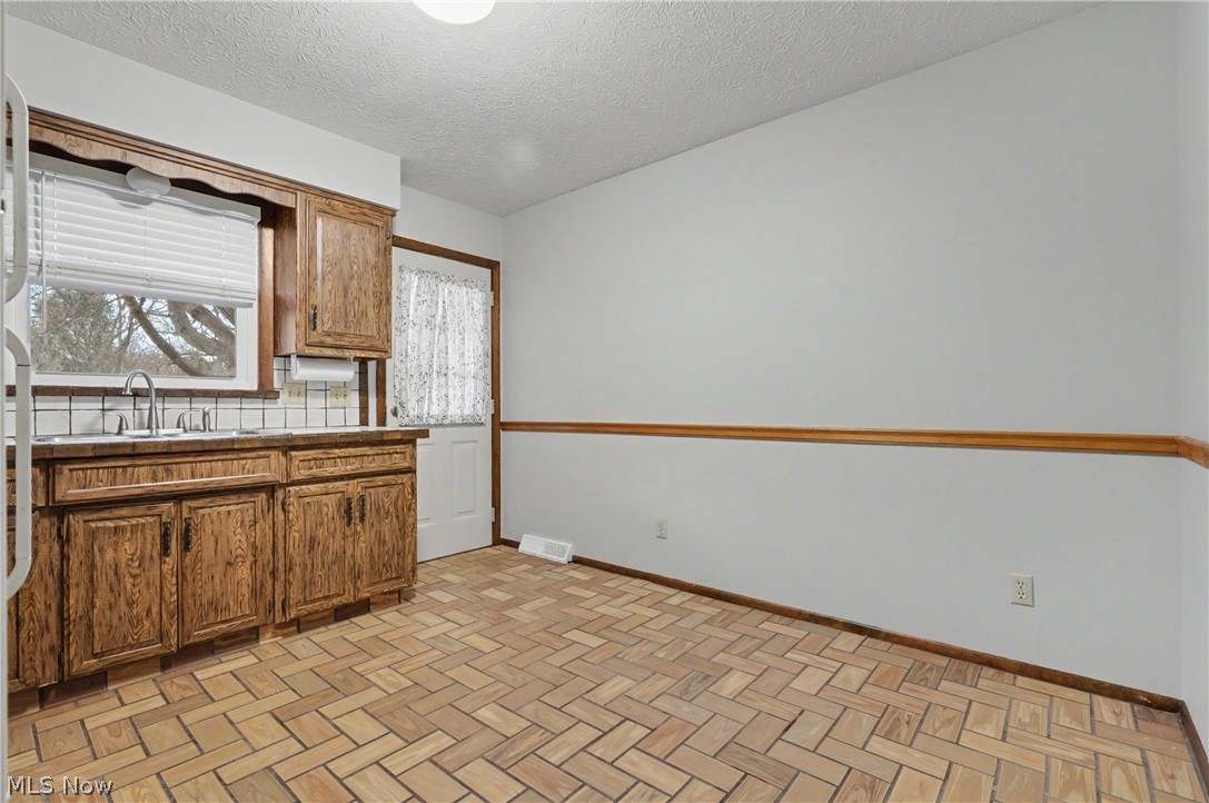 548 Continental Drive Salem OH 44460