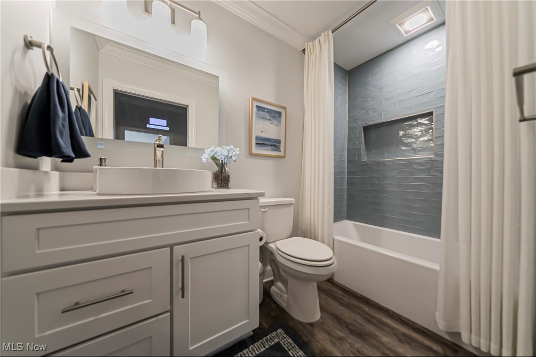 1201 Whispering Shores Vermilion OH 44089