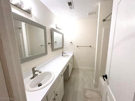 21 Vista Circle North Olmsted OH 44070