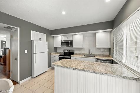 5612 Chelmsford Drive Lyndhurst OH 44124