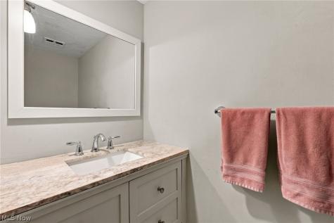 5612 Chelmsford Drive Lyndhurst OH 44124