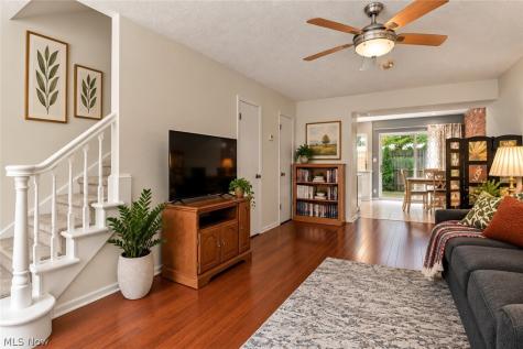 5612 Chelmsford Drive Lyndhurst OH 44124
