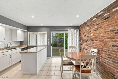 5612 Chelmsford Drive Lyndhurst OH 44124