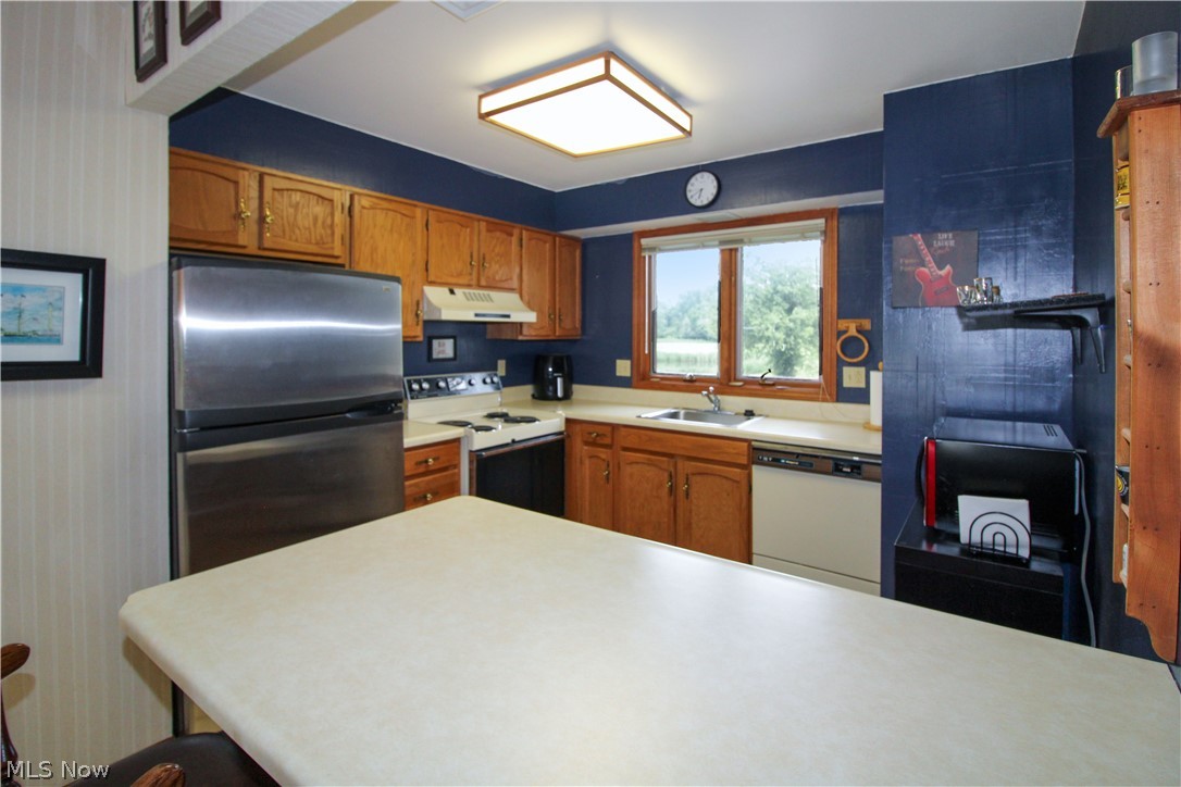 2594 E Sun Valley Drive Port Clinton OH 43452