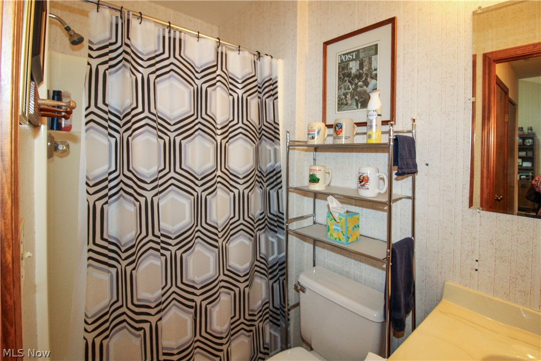 2594 E Sun Valley Drive Port Clinton OH 43452