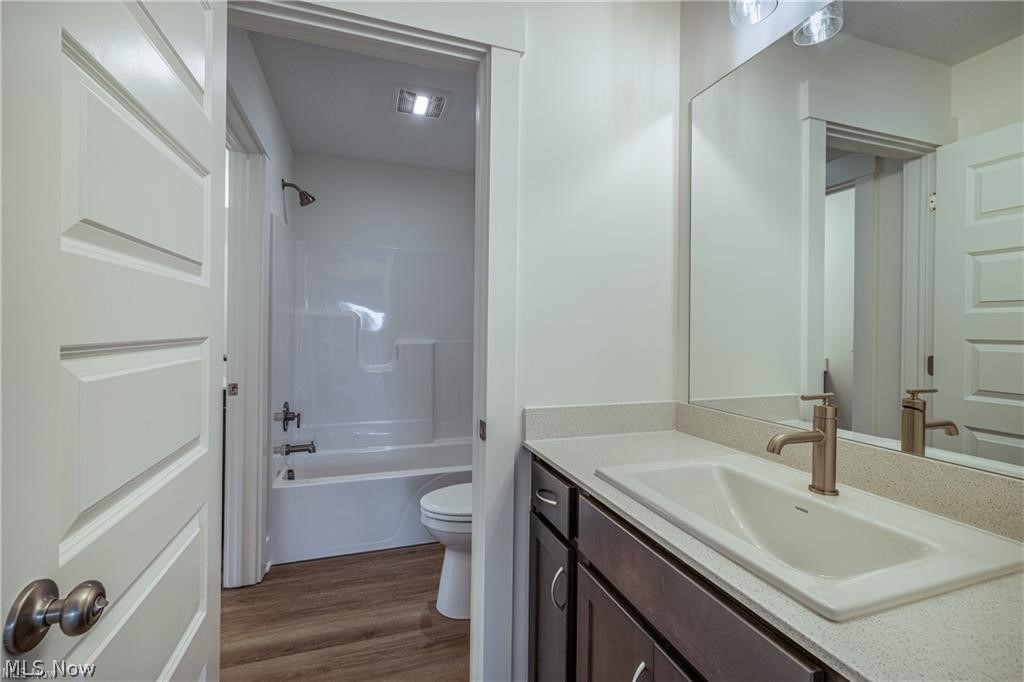 2085 Glenmont Drive Brunswick OH 44212