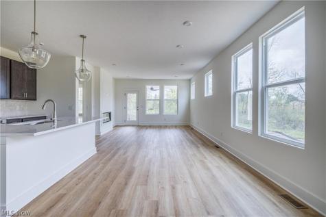 2085 Glenmont Drive Brunswick OH 44212
